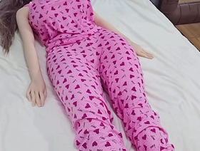 Mi Hermosa Hijastra Descansando se ve Deliciosa en su Pijama Rosa thailand twink gay porn