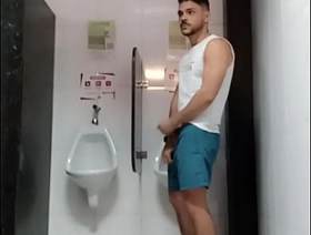 Safadeza no banheiro da academia japan glossmen gay porn