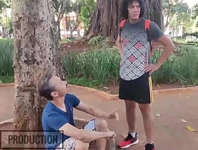 O estrangeiro estava procurando uma casa de putaria, mas acabou indo sentar na rola do Big Marcos korean gay friend porn