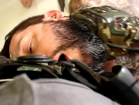 SEGURANÇA GANHANDO UM BOQUETE japan gay porn ona collection