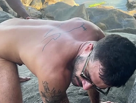 Fernando Brutto dando gostoso na praia de Abricó japan public gay porn