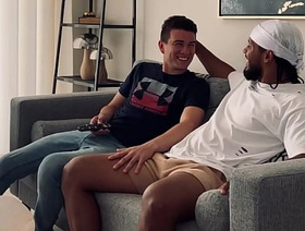 TRAILER Flaxen DIGGER TURISTA CON MACHO VERGON INTERACIAL hot gay porn bareback