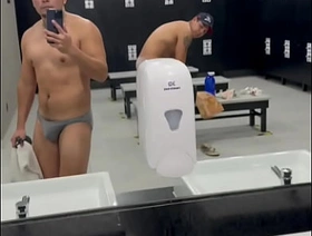 Después de un buen entrenamiento, una buen enfriamiento chinese gay ktv porn