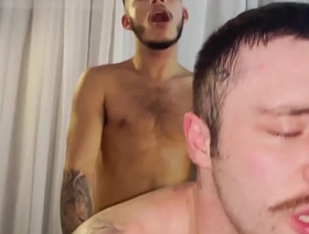 Meti meu Pauzão no rabo do urso gostoso e enchi de Leite chinese gay clips porn